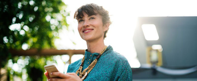 blur-businesswoman-close-up-407237